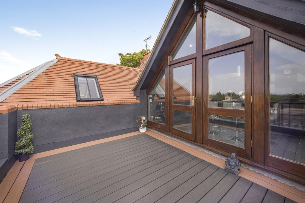 3 bedroom penthouse for sale in The Avenue, Hale, Altrincham, WA15